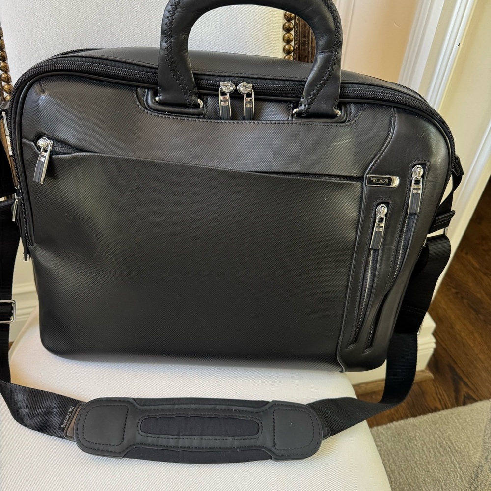 TUMI Arrive Slim Briefcase Messenger Computer Bag Leather Nylon